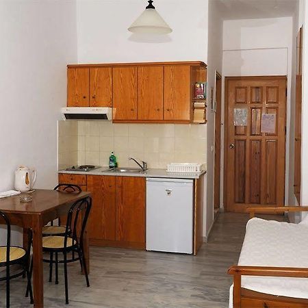 Idomeneas Apartments & Studios Сугия Екстериор снимка