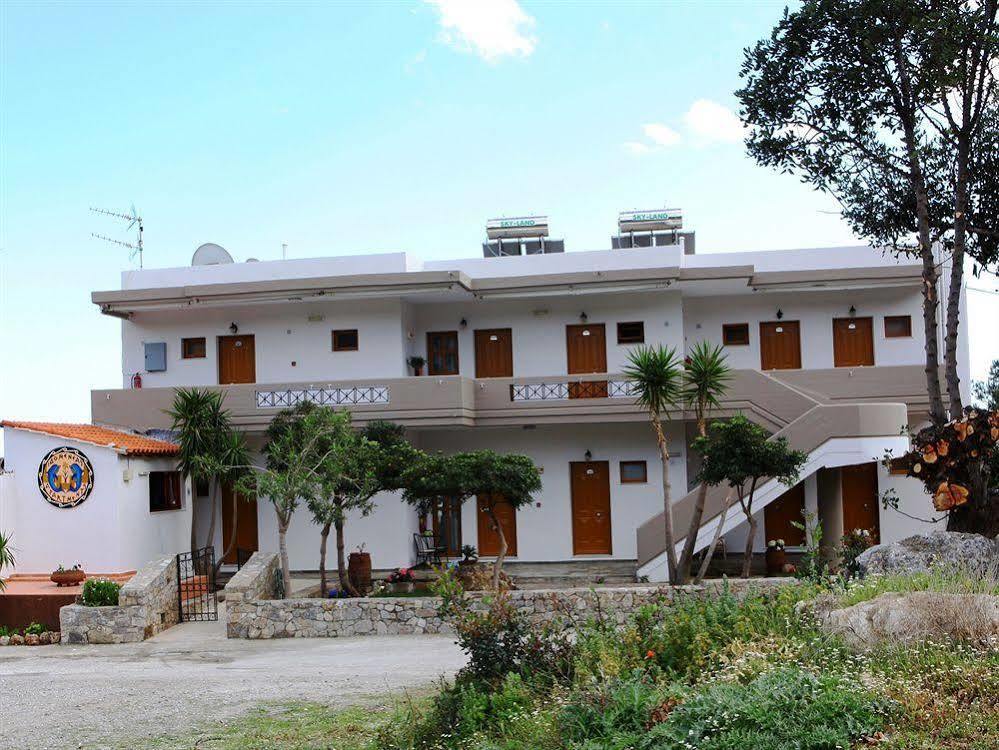Idomeneas Apartments & Studios Сугия Екстериор снимка